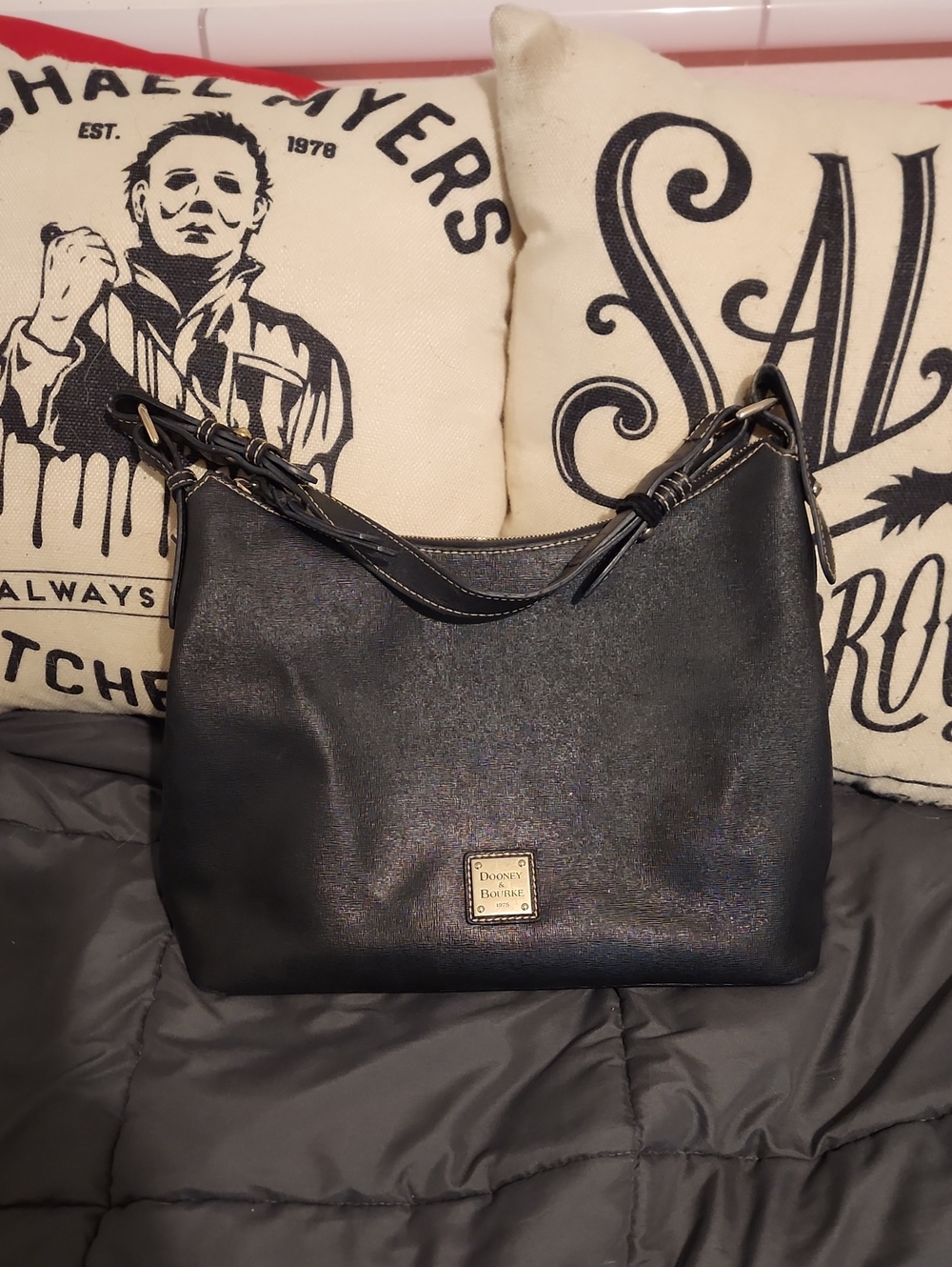 Dooney & Bourke Black Leather Shoulder Hobo Saffiano Bag 🛍️ Beautiful ❤️